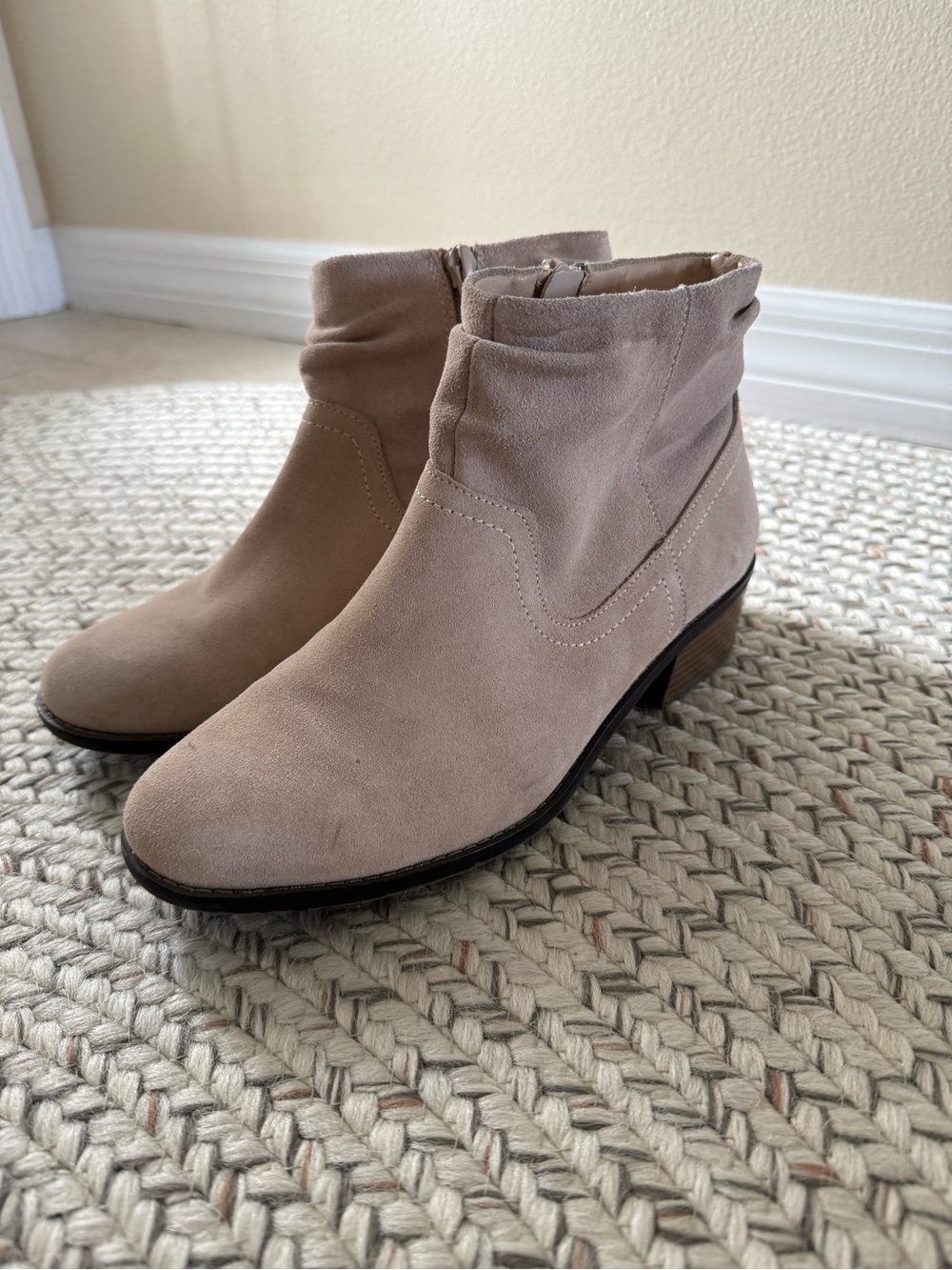 Vionic Women’s Hope Kanela Beige Suede Ankle Booties Size 7.5 Water Resistant